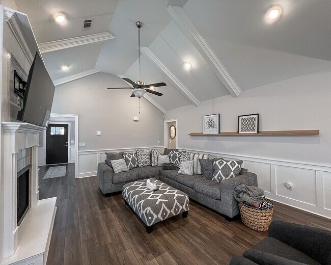 Building Photo - Available July 1, 2026!