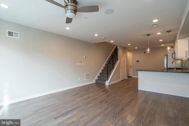 Building Photo - 762 S 15th St