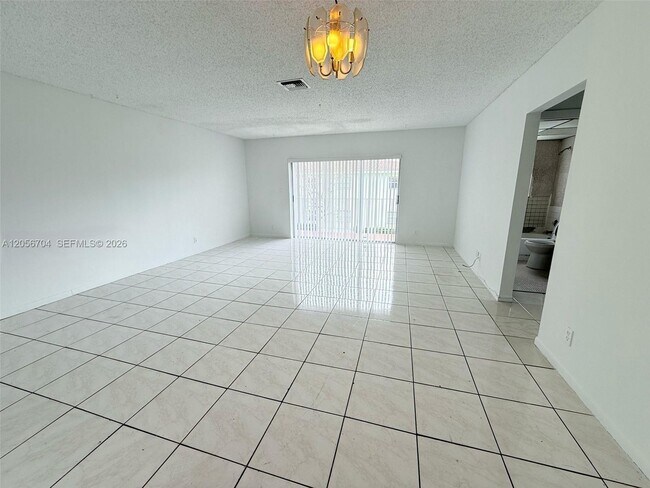 Foto del edificio - 3100 Coral Springs Dr