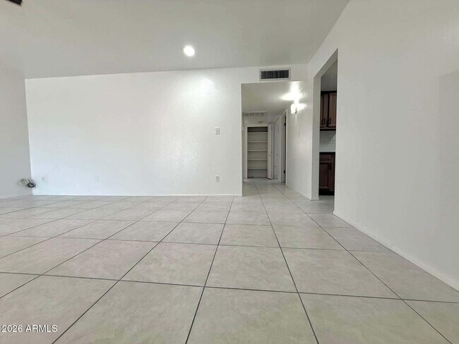 Foto del edificio - 1500 W Rio Salado Pkwy