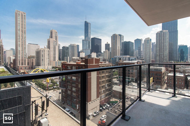 Building Photo - River North -