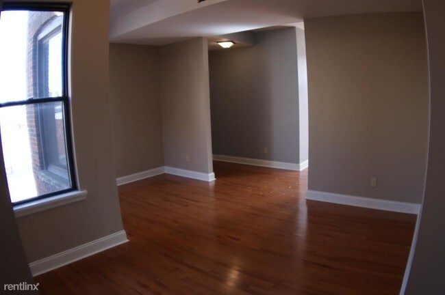 Building Photo - 2112 E Carson St