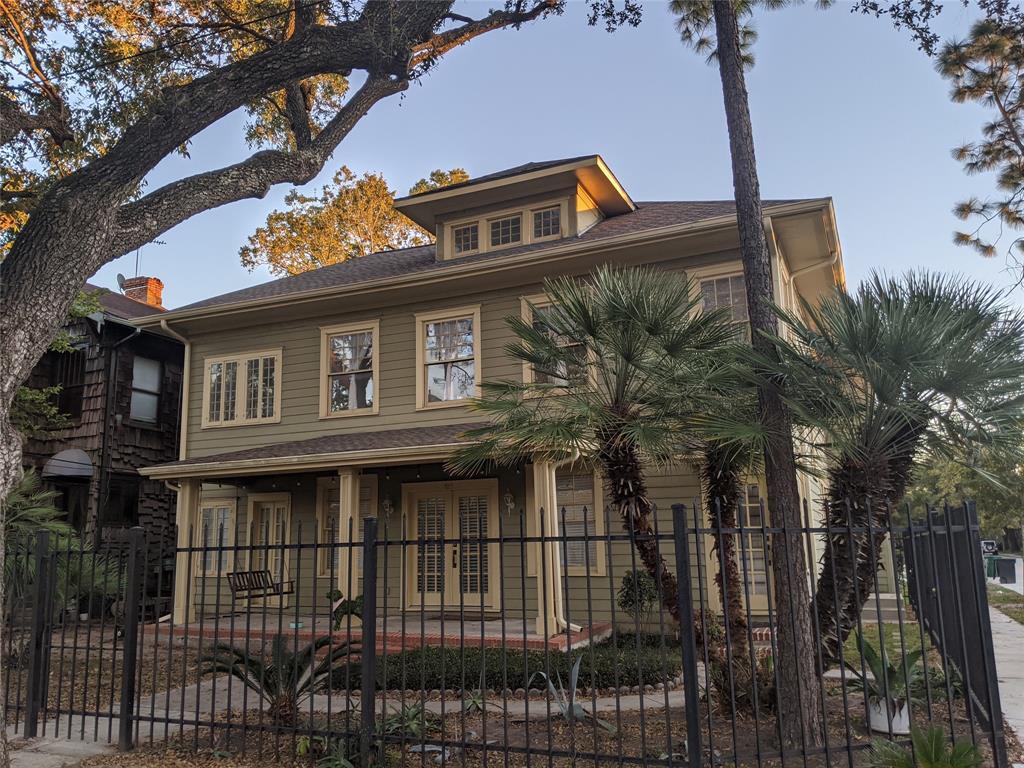 Primary Photo - 815 Sul Ross St