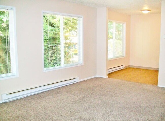 Building Photo - Light & Bright 2-Bedroom w/Dishwasher & Parking!