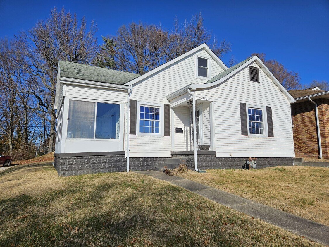 Primary Photo - 3029 W Franklin St