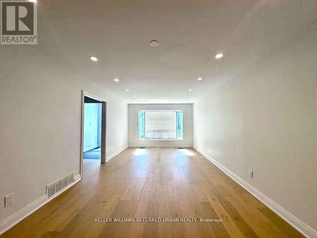 Photo du bâtiment - 906 Marinet Crescent