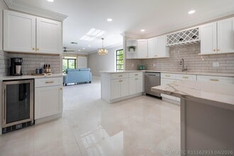 Building Photo - 8535 Casa Del Lago