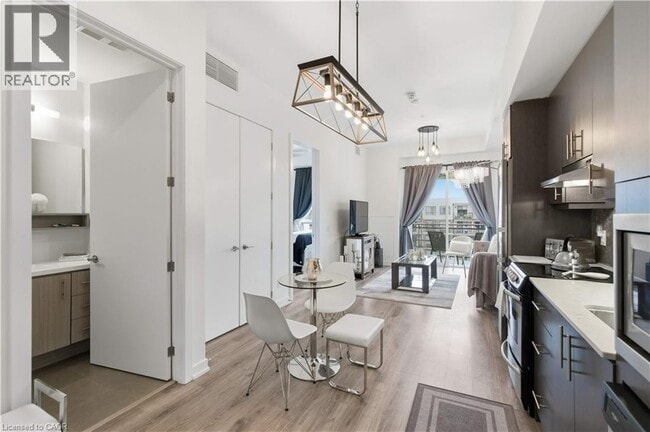 Photo du bâtiment - 10 Esplanade Ln