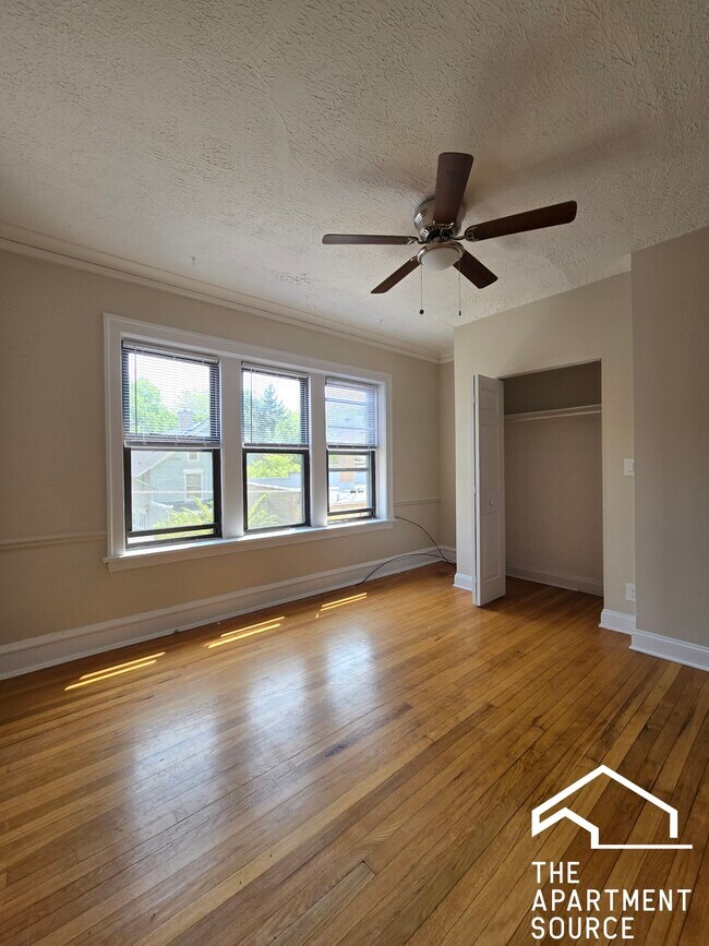 Building Photo - 929 Forest Ave
