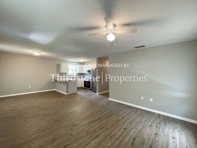 Building Photo - 656 Linwood Ave