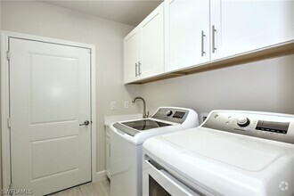 Building Photo - 16889 Fairgrove Way