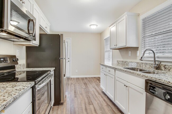 Foto del edificio - 4044 Lindsey Dr