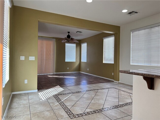 Foto del edificio - 9870 Delta Lake Ct