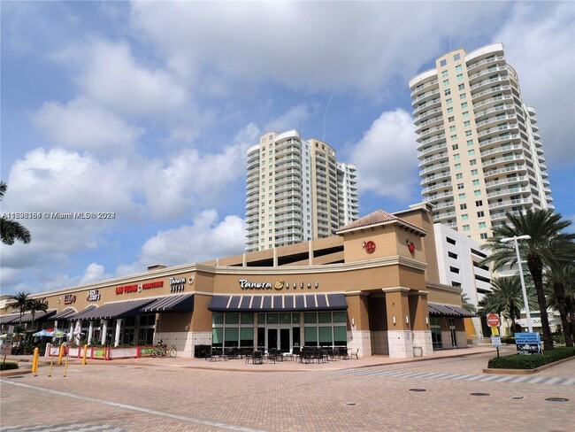 Building Photo - 1755 E Hallandale Beach Blvd