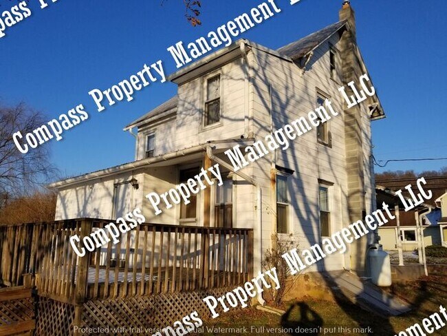 Building Photo - $1445 - 3 Bed, 2 Bath Farmhouse - Denver