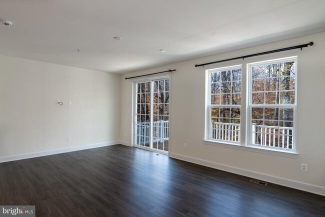 Building Photo - 9105 Fox Stream Way