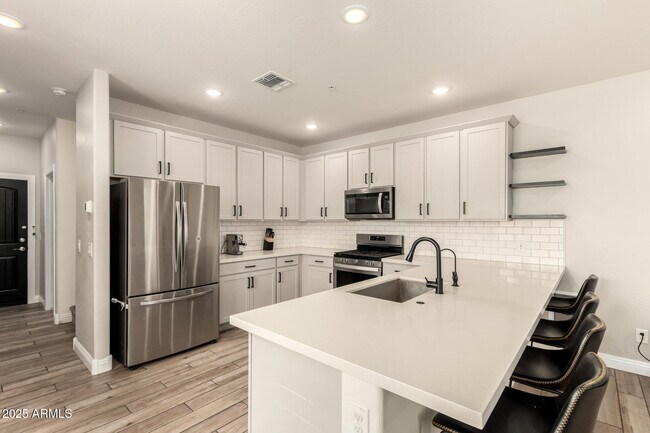 Foto del edificio - 2470 N Heritage St
