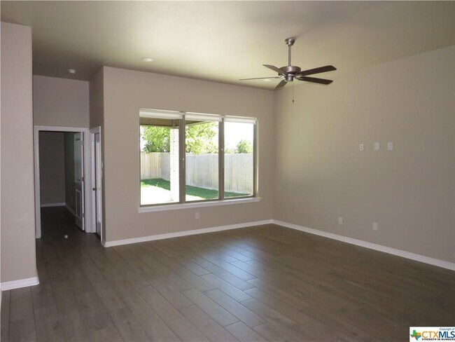 Building Photo - 717 Holstein Dr