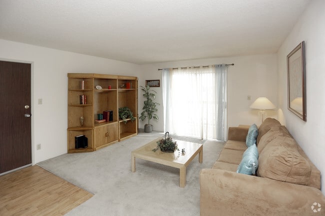 1BR, 1BA - 610 SF - Trailgrove Apartments