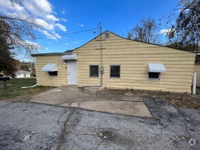 Building Photo - 2552 Oakcrest Ave