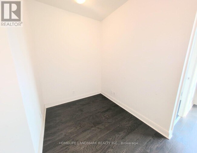 Photo du bâtiment - 825 Church St