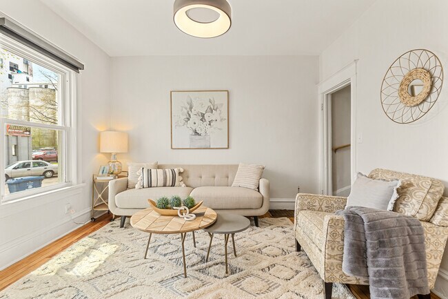 Foto del edificio - 3108 E 37th St
