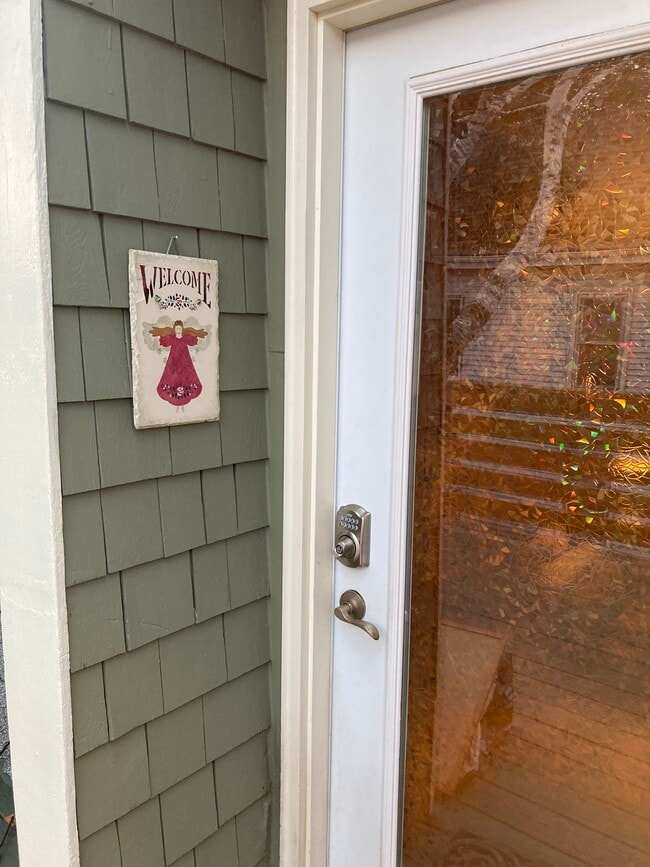 Building Photo - 396 Main St