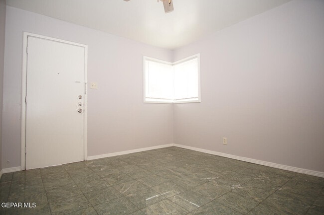 Building Photo - 1421 St Johns Dr