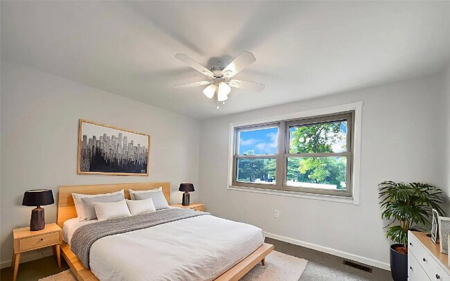Foto del edificio - 893 Dartmouth Dr