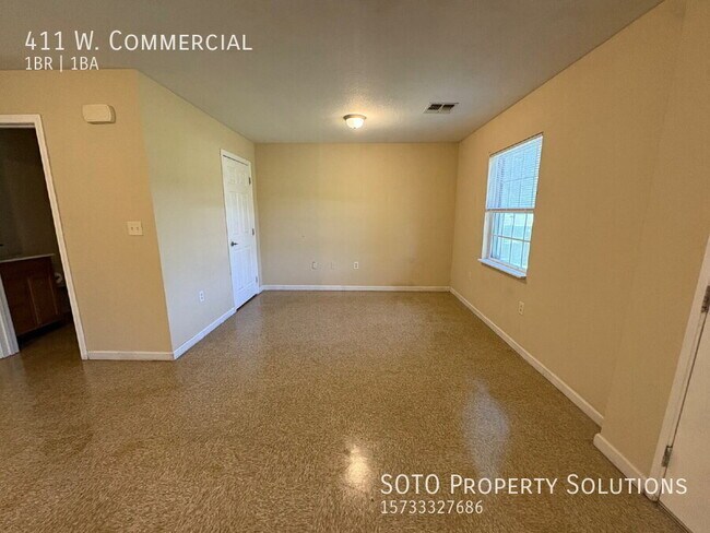 Foto del edificio - 411 W. Commercial-