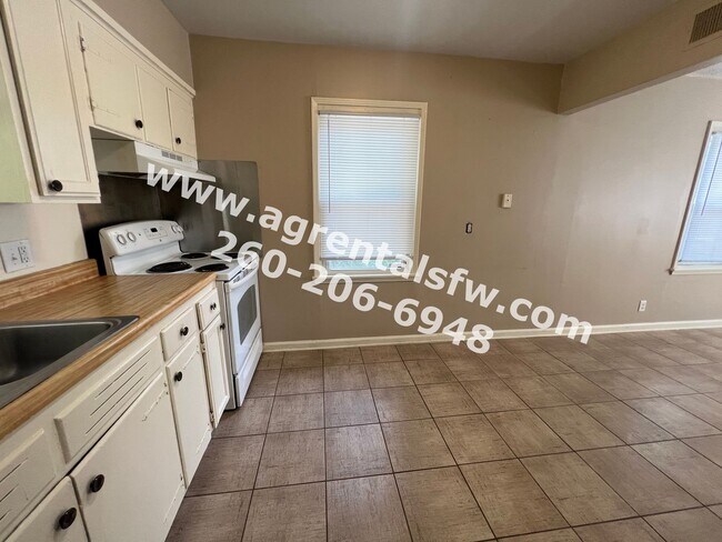 Building Photo - 2 Bedroom House