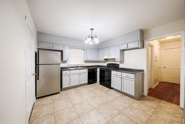 Building Photo - 2889 White Oak Dr