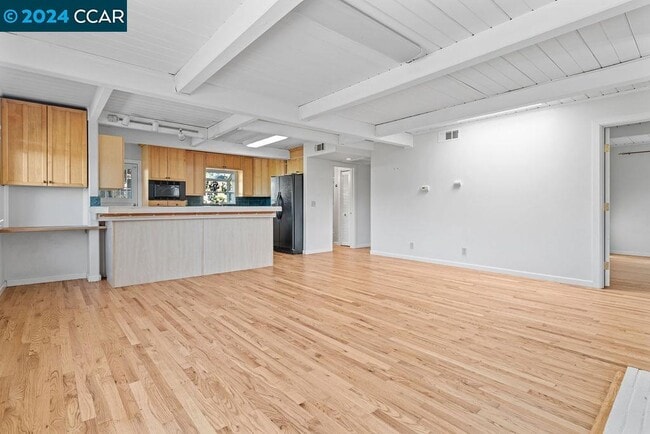 Building Photo - 1352 Sunset Loop