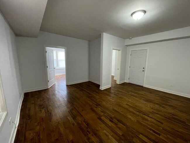 Foto del edificio - 636 N Sawyer Ave