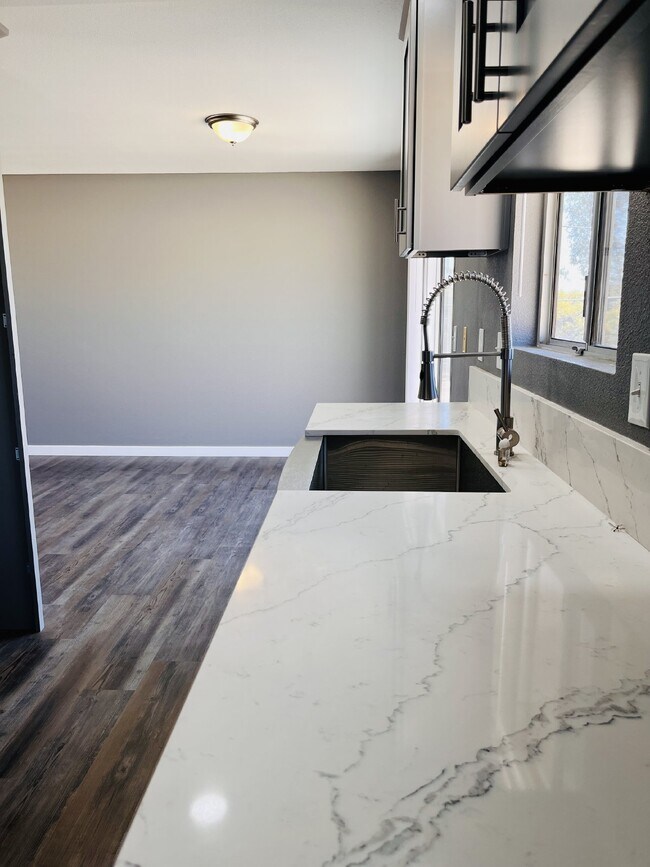 Foto del edificio - Two bedroom Home in South Joshua Tree