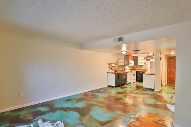 Building Photo - 122 S Hardy Dr