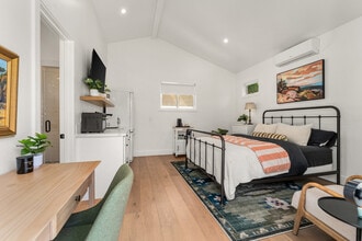 Building Photo - 412 Esther St