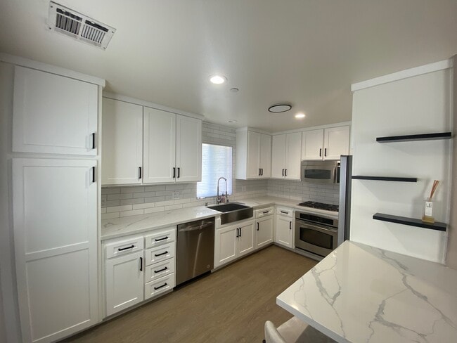 Building Photo - 14322 Dickens St