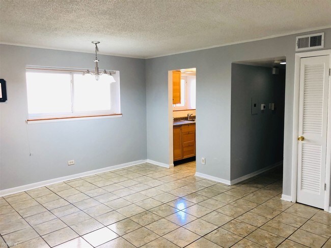 Building Photo - 1 br, 1 bath Condo - 4610 River Rd Apt 1A