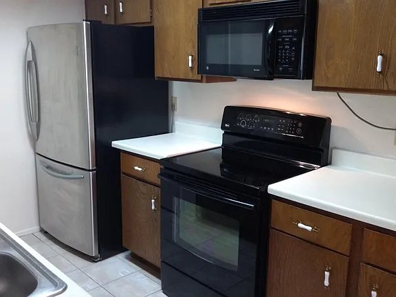 Foto del edificio - 8024 Sands Point Dr