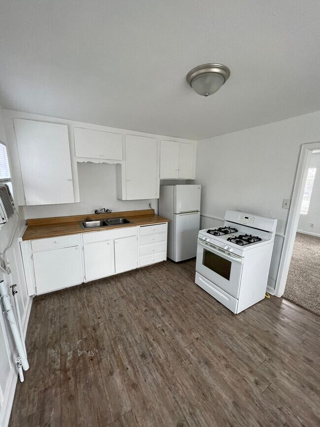 Building Photo - 5628 Helmick Ave