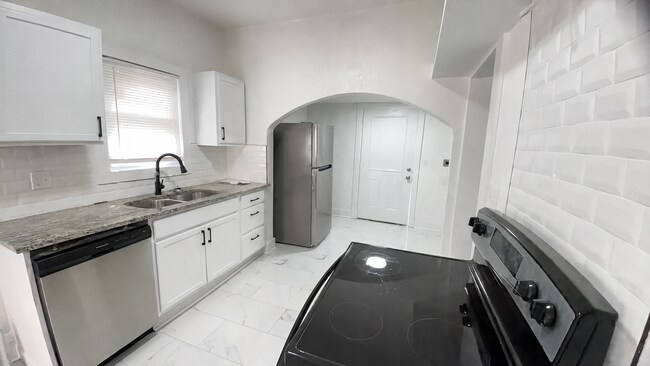Foto del edificio - 2217 E 37th St