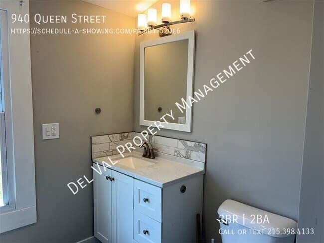 Building Photo - 940 Queen St