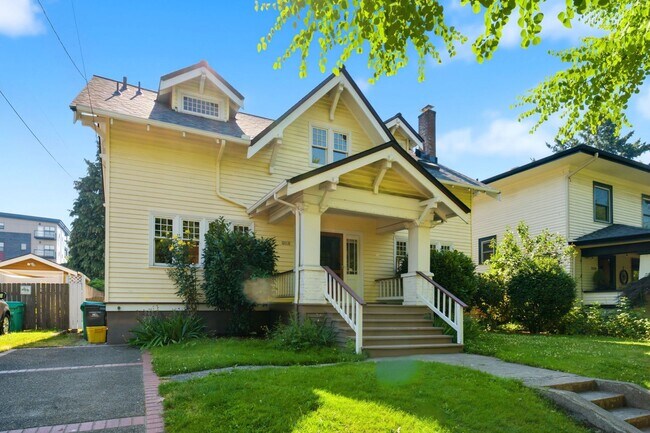 Foto del edificio - Timeless Grant Park Craftsman with Modern Comforts