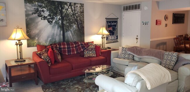 Building Photo - 2655 Redcoat Dr