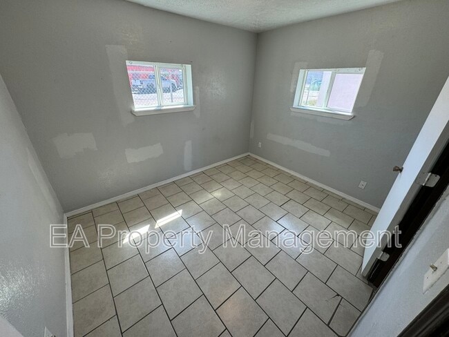 Building Photo - 117 40th St NW