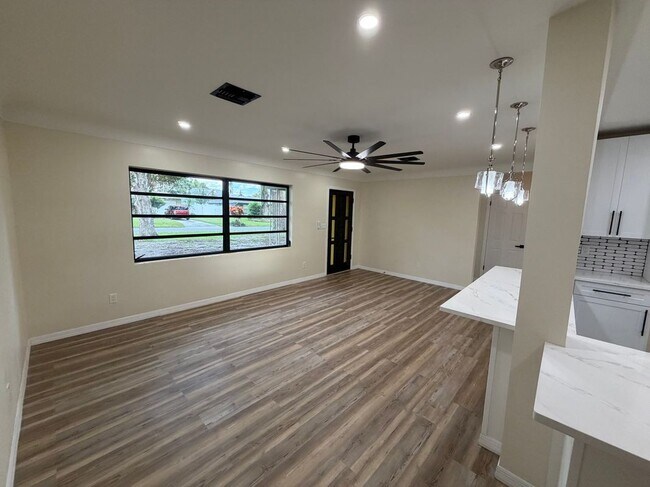 Building Photo - 1418 Dexter Dr