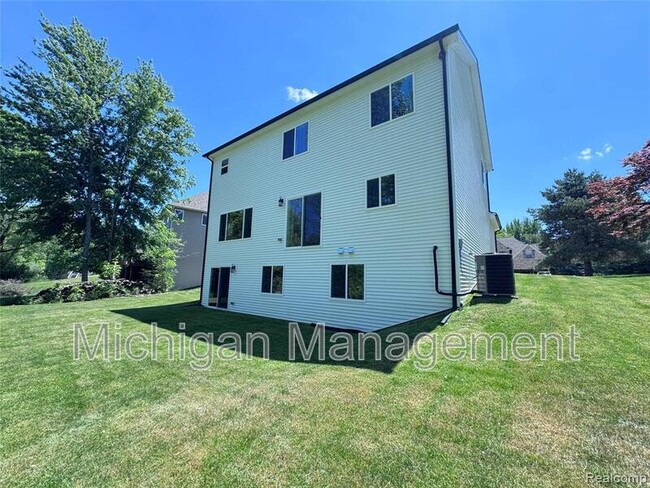 Building Photo - 6149 Woodridge Ln