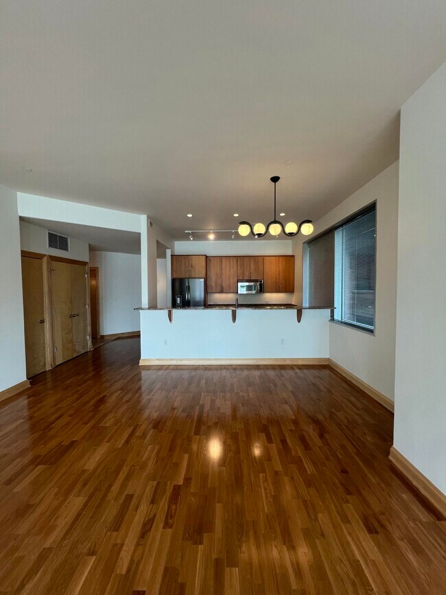 Foto del edificio - 545 E Wells St