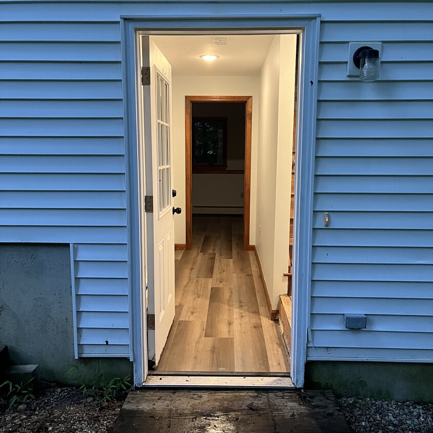 Front Entrance - 162 Cedar Swamp Rd